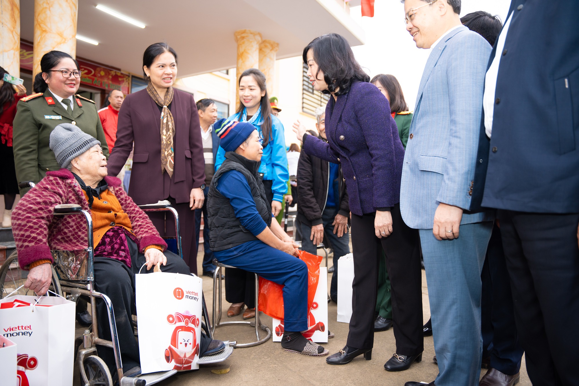 Hội Thầy thuốc trẻ Việt Nam tổ chức khám, chữa bệnh miễn phí cho hàng trăm người dân tại Tuyên Quang - Ảnh 1.