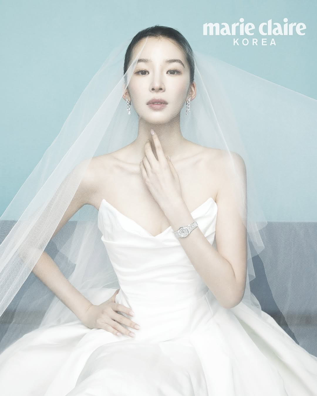 60.000 người phát sốt vì ảnh cưới của Irene: Visual “tuyệt đối điện ảnh”, cô dâu khoe lưng trần táo bạo chiếm spotlight- Ảnh 1. 60.000 người phát sốt vì ảnh cưới của Irene: Visual “tuyệt đối điện ảnh”, cô dâu khoe lưng trần táo bạo chiếm spotlight- Ảnh 1.