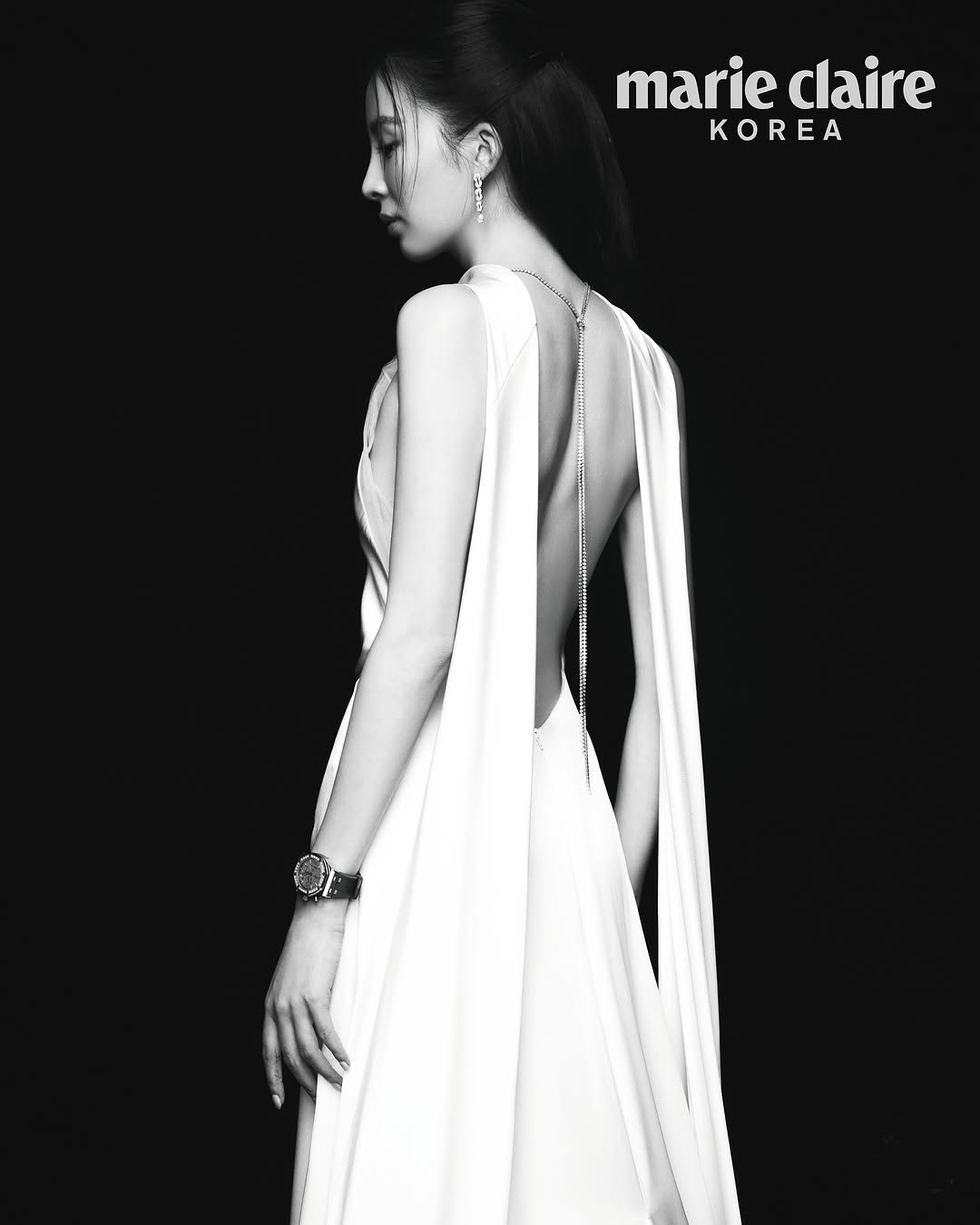 60.000 người phát sốt vì ảnh cưới của Irene: Visual “tuyệt đối điện ảnh”, cô dâu khoe lưng trần táo bạo chiếm spotlight- Ảnh 3. 60.000 người phát sốt vì ảnh cưới của Irene: Visual “tuyệt đối điện ảnh”, cô dâu khoe lưng trần táo bạo chiếm spotlight- Ảnh 3.