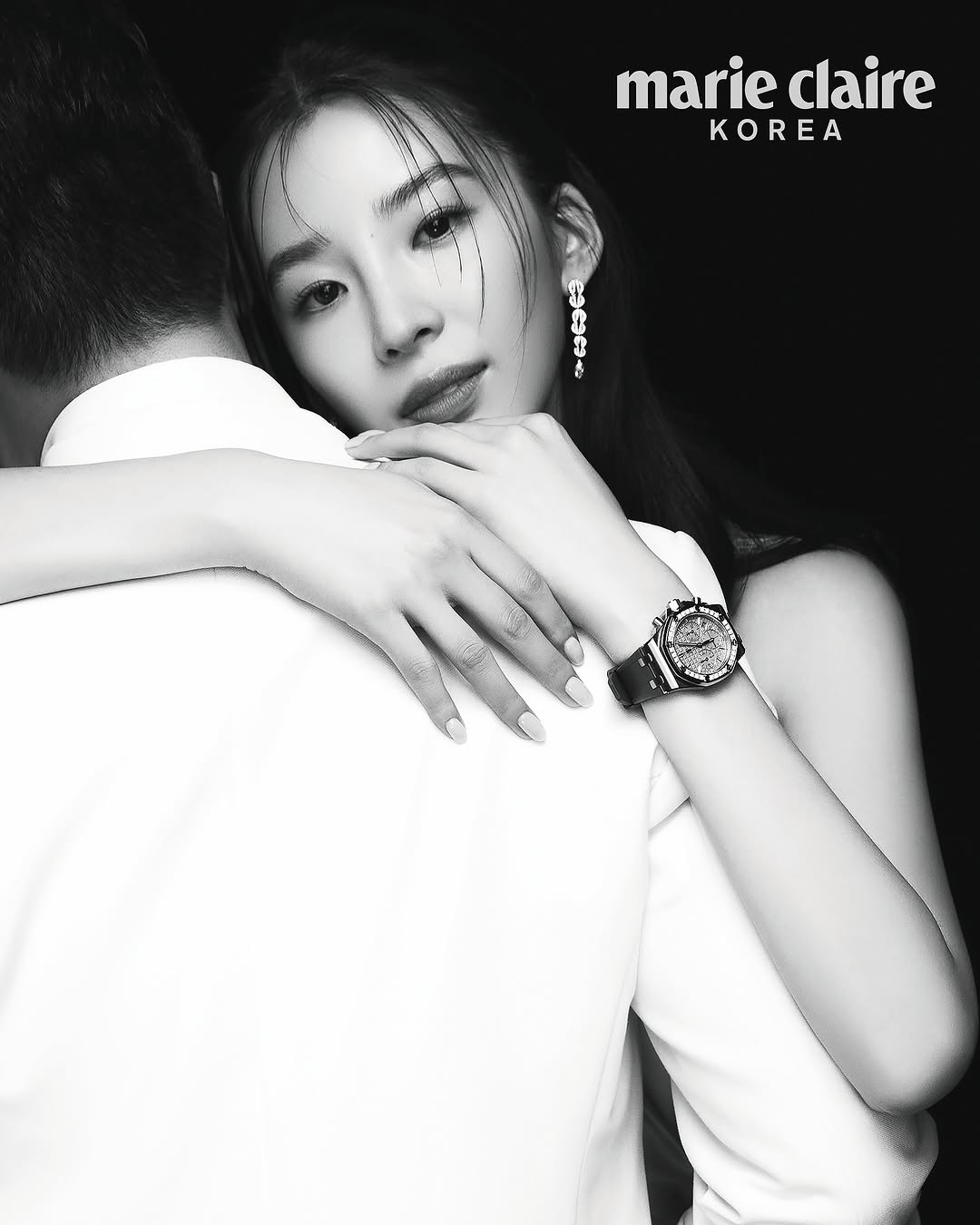 60.000 người phát sốt vì ảnh cưới của Irene: Visual “tuyệt đối điện ảnh”, cô dâu khoe lưng trần táo bạo chiếm spotlight- Ảnh 7. 60.000 người phát sốt vì ảnh cưới của Irene: Visual “tuyệt đối điện ảnh”, cô dâu khoe lưng trần táo bạo chiếm spotlight- Ảnh 7.