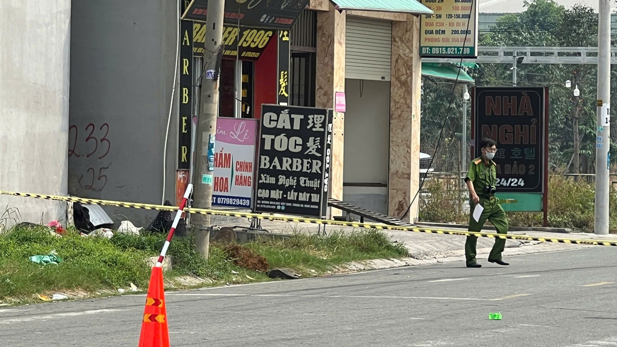 Bé trai tử vong bất thường Tại khe thoát hiểm Bình Dương gây xôn xao dư luận - Ảnh 1.