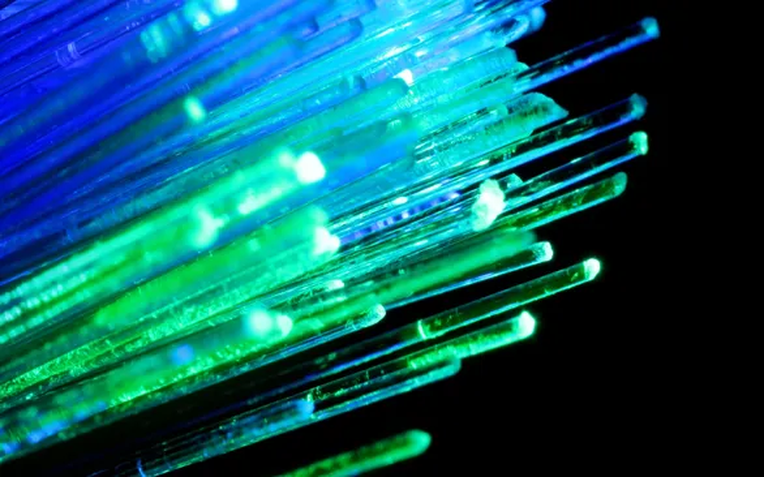 Trung Quốc đột phá công nghệ cáp quang với mạng neuron nhân tạo - Ảnh 1.