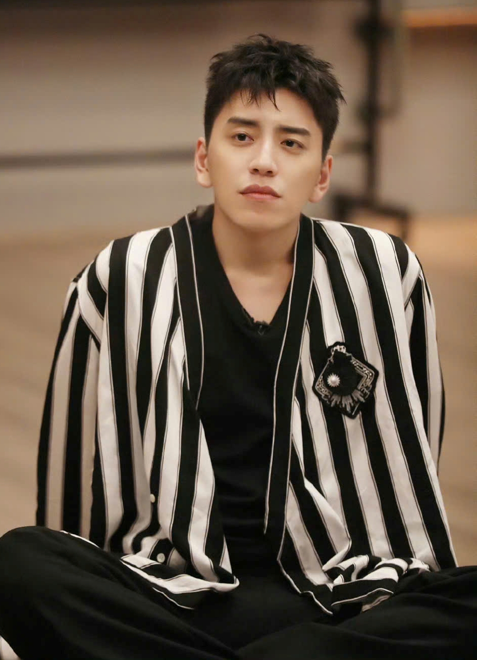 Diễn biến gây sốc vụ mỹ nam phim Thơ Ngây bị bắt cùng 10 người khác- Ảnh 1. Diễn biến gây sốc vụ mỹ nam phim Thơ Ngây bị bắt cùng 10 người khác- Ảnh 1.