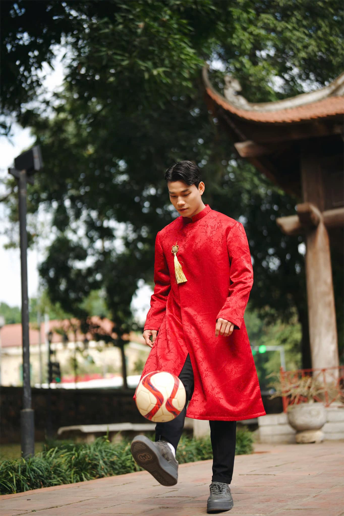 Văn Thanh vừa khoe ảnh nắm tay n&agrave;ng hotgirl sexy, gi&agrave;u c&oacute;, liền c&oacute; lu&ocirc;n th&ocirc;ng b&aacute;o g&acirc;y x&ocirc;n xao- Ảnh 6.