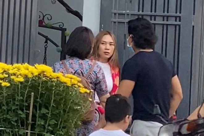 T&oacute;m d&iacute;nh Mỹ T&acirc;m c&ugrave;ng một người đ&agrave;n &ocirc;ng đ&oacute;n Tết tại Đ&agrave; Nẵng, th&aacute;i độ lọt v&agrave;o camera g&acirc;y ch&uacute; &yacute;- Ảnh 6.