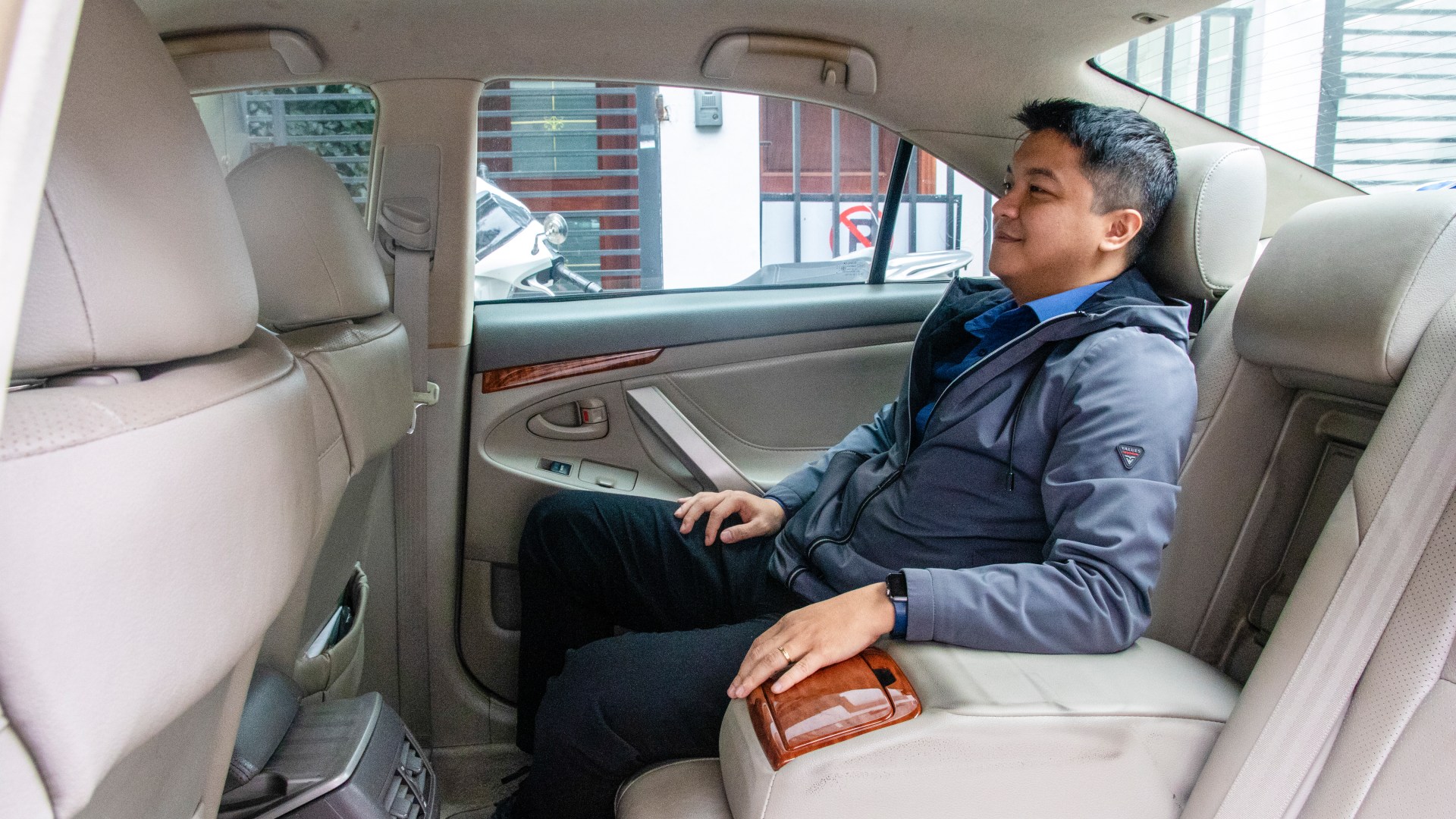 Dùng Toyota Camry 17 năm, 9X chia sẻ: ‘Sẽ dùng tới khi hỏng thì thôi nhưng không biết bao giờ mới hỏng!’- Ảnh 3. Dùng Toyota Camry 17 năm, 9X chia sẻ: ‘Sẽ dùng tới khi hỏng thì thôi nhưng không biết bao giờ mới hỏng!’- Ảnh 3.