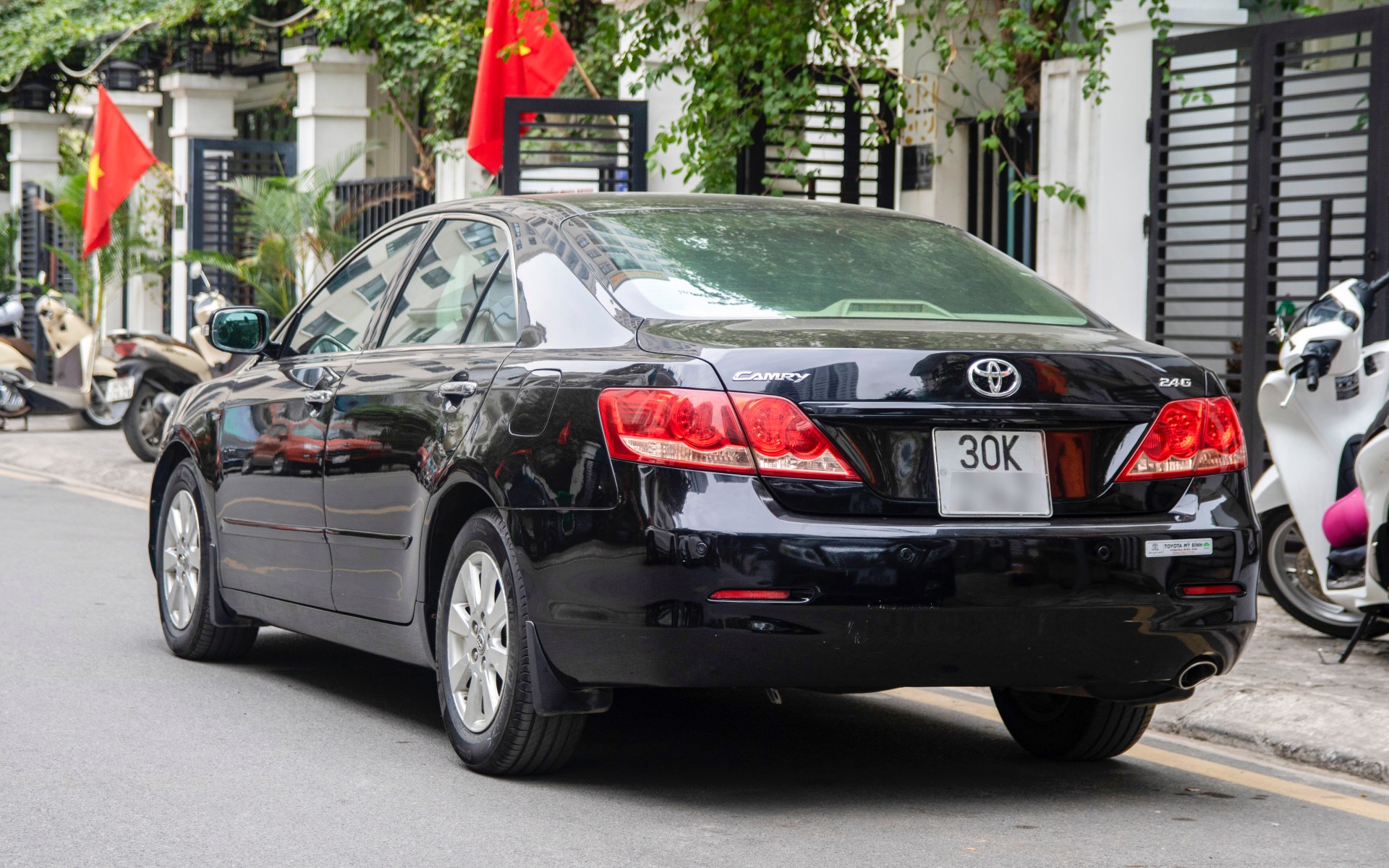 Dùng Toyota Camry 17 năm, 9X chia sẻ: ‘Sẽ dùng tới khi hỏng thì thôi nhưng không biết bao giờ mới hỏng!’- Ảnh 8. Dùng Toyota Camry 17 năm, 9X chia sẻ: ‘Sẽ dùng tới khi hỏng thì thôi nhưng không biết bao giờ mới hỏng!’- Ảnh 8.