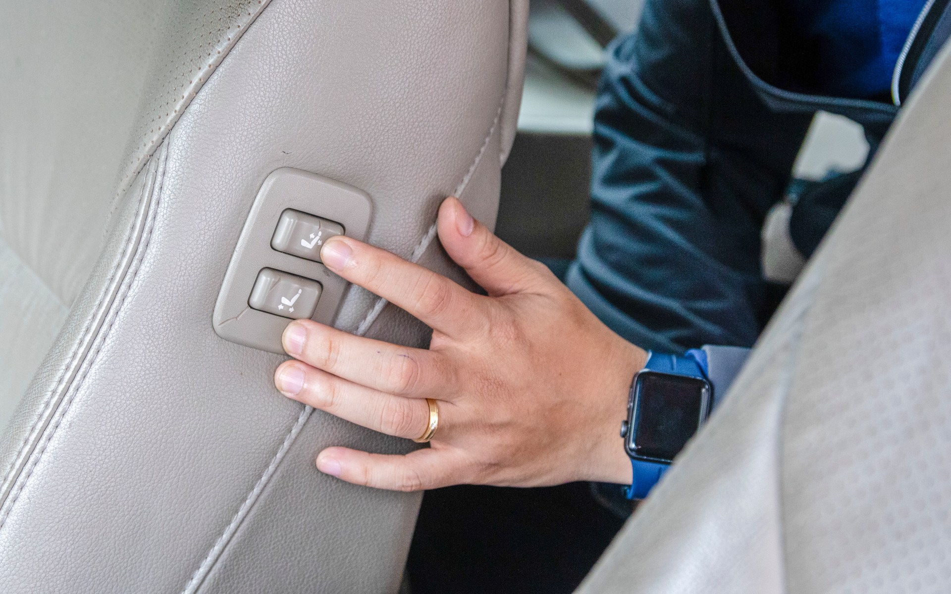 Dùng Toyota Camry 17 năm, 9X chia sẻ: ‘Sẽ dùng tới khi hỏng thì thôi nhưng không biết bao giờ mới hỏng!’- Ảnh 20. Dùng Toyota Camry 17 năm, 9X chia sẻ: ‘Sẽ dùng tới khi hỏng thì thôi nhưng không biết bao giờ mới hỏng!’- Ảnh 20.