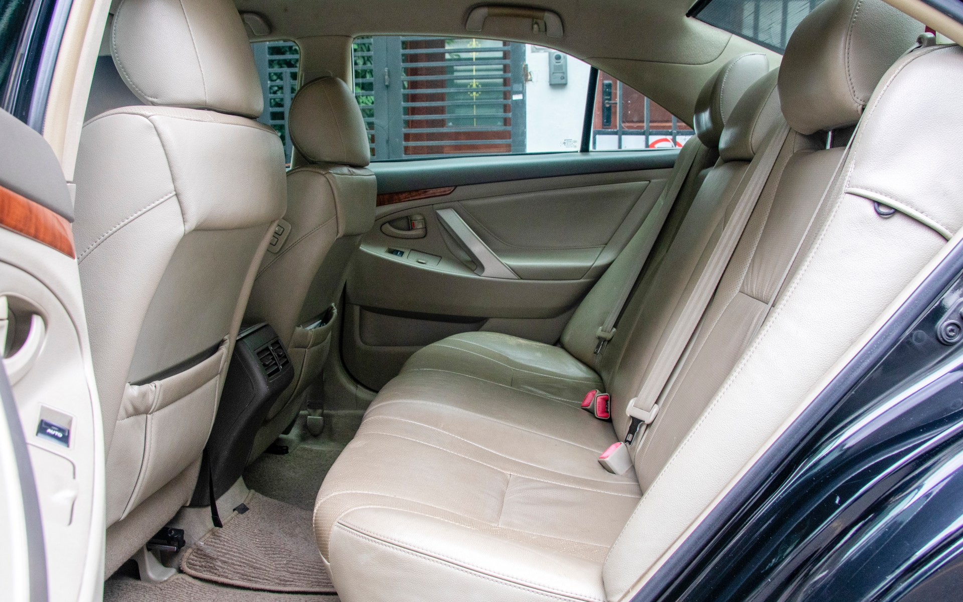 Dùng Toyota Camry 17 năm, 9X chia sẻ: ‘Sẽ dùng tới khi hỏng thì thôi nhưng không biết bao giờ mới hỏng!’- Ảnh 5. Dùng Toyota Camry 17 năm, 9X chia sẻ: ‘Sẽ dùng tới khi hỏng thì thôi nhưng không biết bao giờ mới hỏng!’- Ảnh 5.