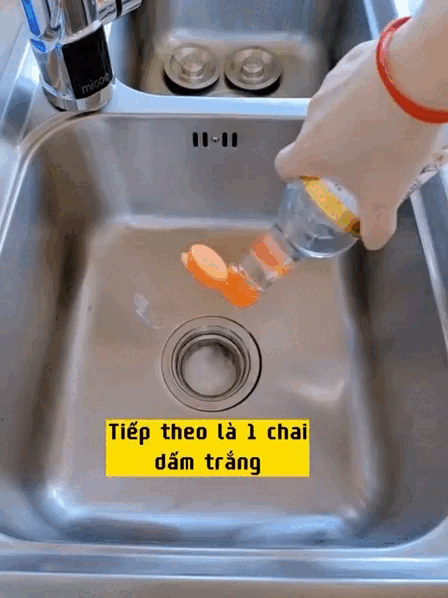 Tết rửa b&aacute;t qu&aacute; nhiều, bị tắc ống tho&aacute;t bồn rửa b&aacute;t th&igrave; đ&acirc;y l&agrave; c&aacute;ch khắc phục gi&aacute; rẻ lại hiệu quả 100%- Ảnh 1.