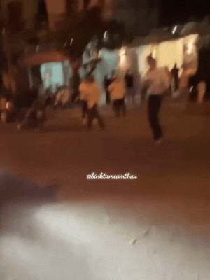 T&oacute;m d&iacute;nh Mỹ T&acirc;m c&ugrave;ng một người đ&agrave;n &ocirc;ng đ&oacute;n Tết tại Đ&agrave; Nẵng, th&aacute;i độ lọt v&agrave;o camera g&acirc;y ch&uacute; &yacute;- Ảnh 2.