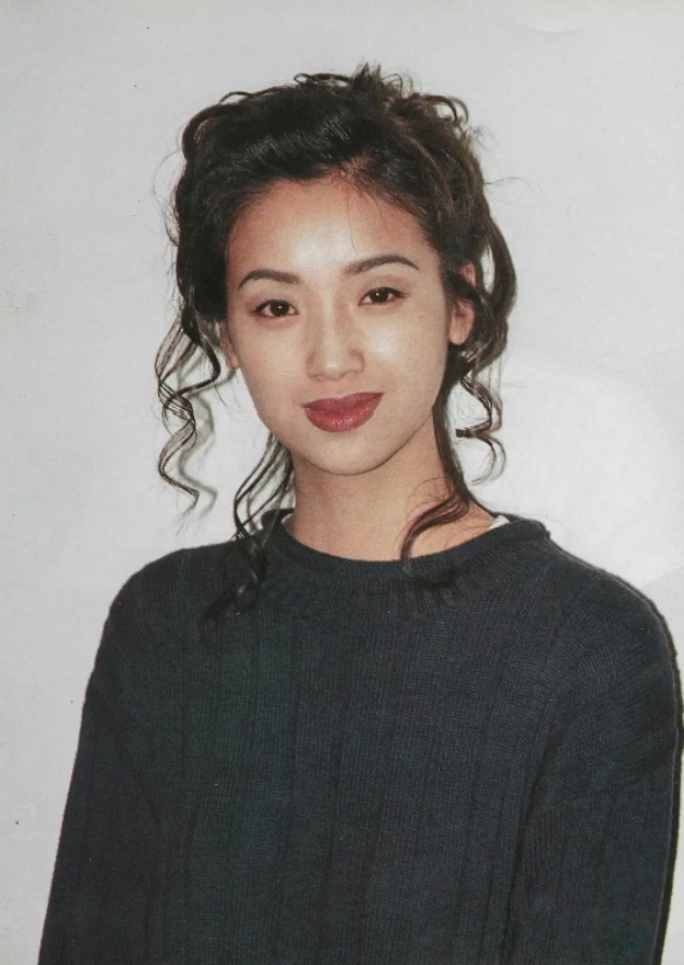 Sốc trước nhan sắc l&atilde;o h&oacute;a, đầu bạc trắng của n&agrave;ng "Tiểu Long Nữ" sai tr&aacute;i nhất m&agrave;n ảnh - Ảnh 8.