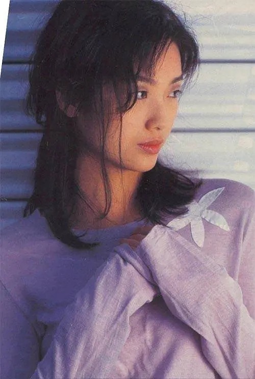 Sốc trước nhan sắc l&atilde;o h&oacute;a, đầu bạc trắng của n&agrave;ng "Tiểu Long Nữ" sai tr&aacute;i nhất m&agrave;n ảnh - Ảnh 9.