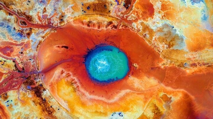 Đến Trung Quốc, tận mắt chứng kiến &lsquo;mắt quỷ&rsquo; c&oacute; nước s&ocirc;i sục giữa sa mạc - Ảnh 2.