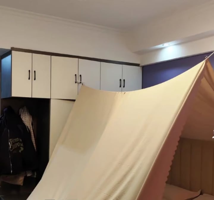 Cô gái Trung Quốc dựng lều trên giường khách sạn để tránh camera quay lén - Ảnh 3.