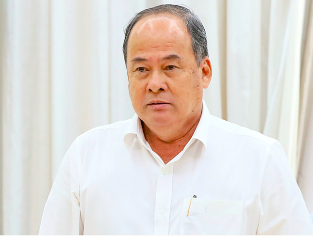 Cựu Chủ tịch UBND tỉnh An Giang Nguyễn Thanh Bình nhận hối lộ 300 . 000 USD ra hầu tòa - Ảnh 1.