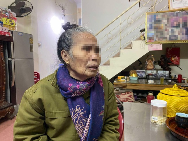Hà Nội Truy tìm đối tượng đốt cổng nhà dân trong đêm - Ảnh 2. Hà Nội Truy tìm đối tượng đốt cổng nhà dân trong đêm - Ảnh 2.