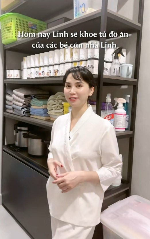 Ph&uacute; b&agrave; n&agrave;y chi 65 triệu mỗi th&aacute;ng để nu&ocirc;i ch&oacute;, khi bị quản l&yacute; chung cư nhắc nhở, c&ocirc; mua lại cả khu để thoải m&aacute;i dắt ch&uacute;ng đi dạo- Ảnh 12.