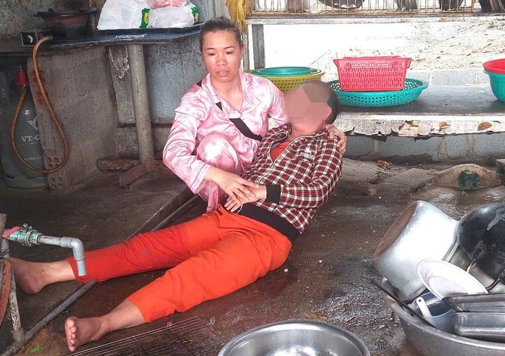 Phẫn nộ vụ phụ nữ lớn tuổi bị hành hung tại quán ăn ở khánh hòa - Ảnh 2.