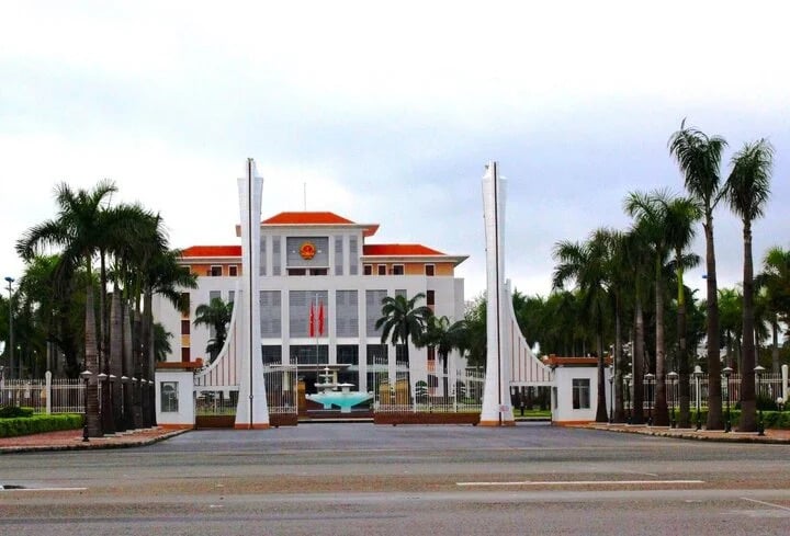 6 Giám đốc Sở Quảng Nam nghỉ hưu trước tuổi - Ảnh 1.