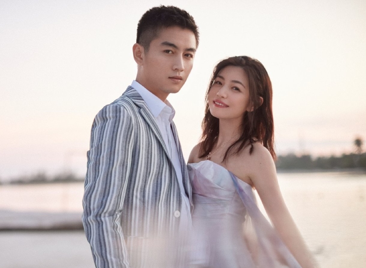 Clip Trần Hiểu say rượu đi không vững gây xôn xao dư luận hậu tuyên bố ly hôn cùng Trần Nghiên Hy- Ảnh 1. Clip Trần Hiểu say rượu đi không vững gây xôn xao dư luận hậu tuyên bố ly hôn cùng Trần Nghiên Hy- Ảnh 1.