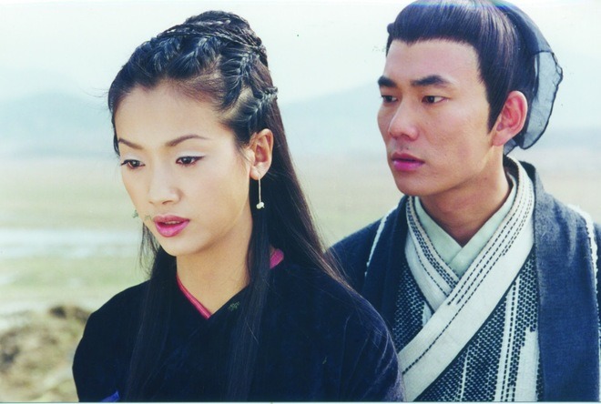 Sốc trước nhan sắc l&atilde;o h&oacute;a, đầu bạc trắng của n&agrave;ng "Tiểu Long Nữ" sai tr&aacute;i nhất m&agrave;n ảnh - Ảnh 5.