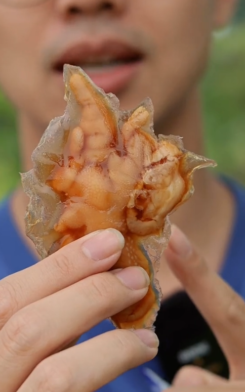 Kh&ocirc;ng phải x&uacute;c x&iacute;ch, đ&acirc;y mới l&agrave; m&oacute;n ăn đang hot nhất mạng x&atilde; hội: Vừa gi&ograve;n sần sật, lại thơm lừng, cực cuốn, nhưng khi ăn cần tr&aacute;nh 2 sai lầm- Ảnh 1.