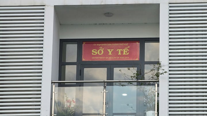 Sở Nội vụ Huế giải thích việc xét tặng Huân chương lao động cho Giám đốc Sở Y tế - Ảnh 1.