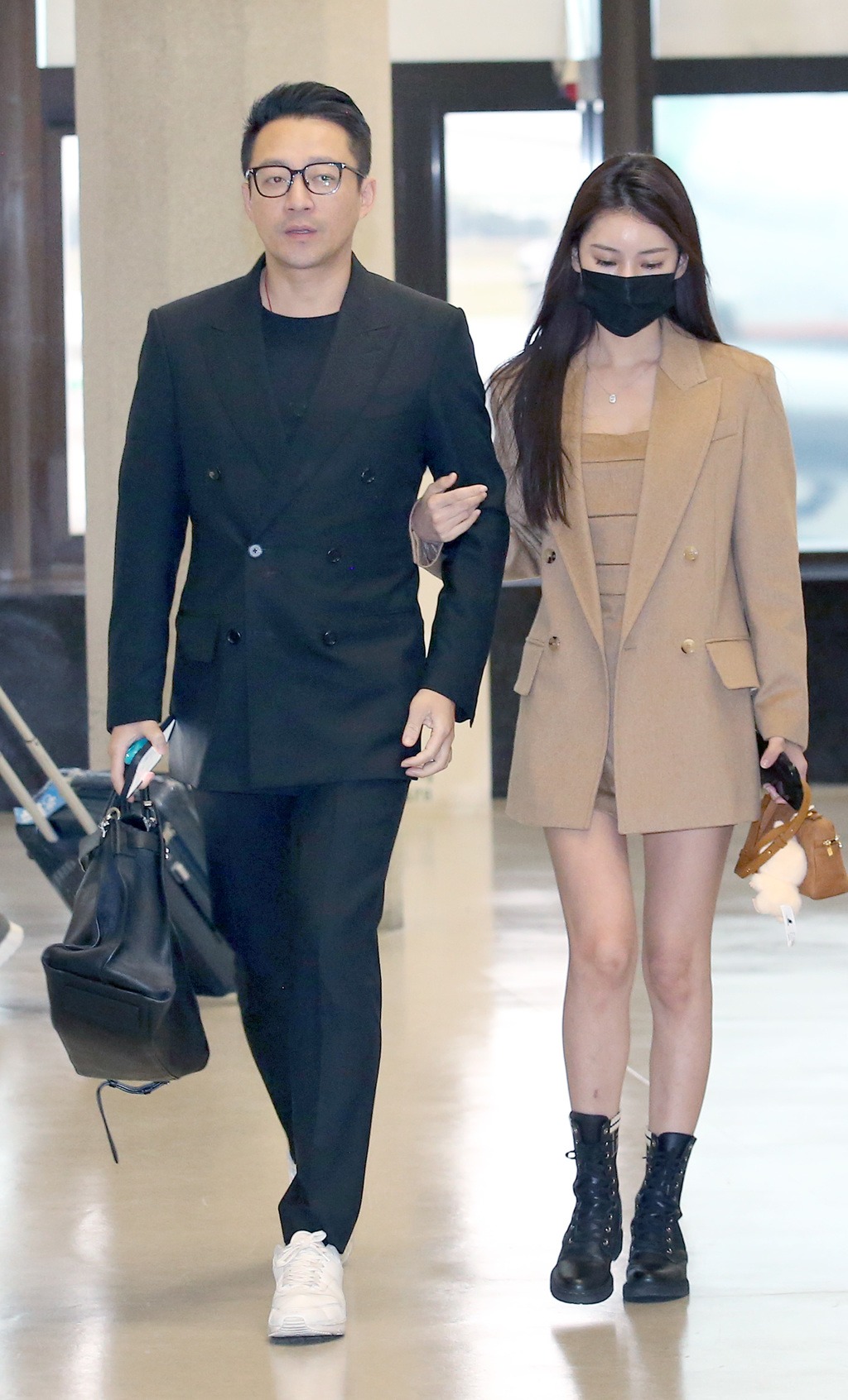 Chồng cũ Từ Hy Viên chính thức tái xuất với thái độ gây xôn xao, cuộc chiến giành gia tài căng nhất Cbiz bắt đầu- Ảnh 5. Chồng cũ Từ Hy Viên chính thức tái xuất với thái độ gây xôn xao, cuộc chiến giành gia tài căng nhất Cbiz bắt đầu- Ảnh 5.