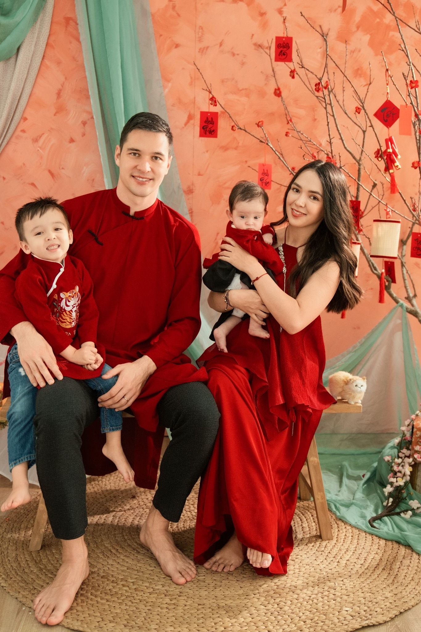 Cam thường tóm dính vợ Việt kiều của Nguyễn Filip, nhan sắc mẹ hai con không cần make up vẫn “không đùa được đâu" - Ảnh 8. Cam thường tóm dính vợ Việt kiều của Nguyễn Filip, nhan sắc mẹ hai con không cần make up vẫn “không đùa được đâu" - Ảnh 8.