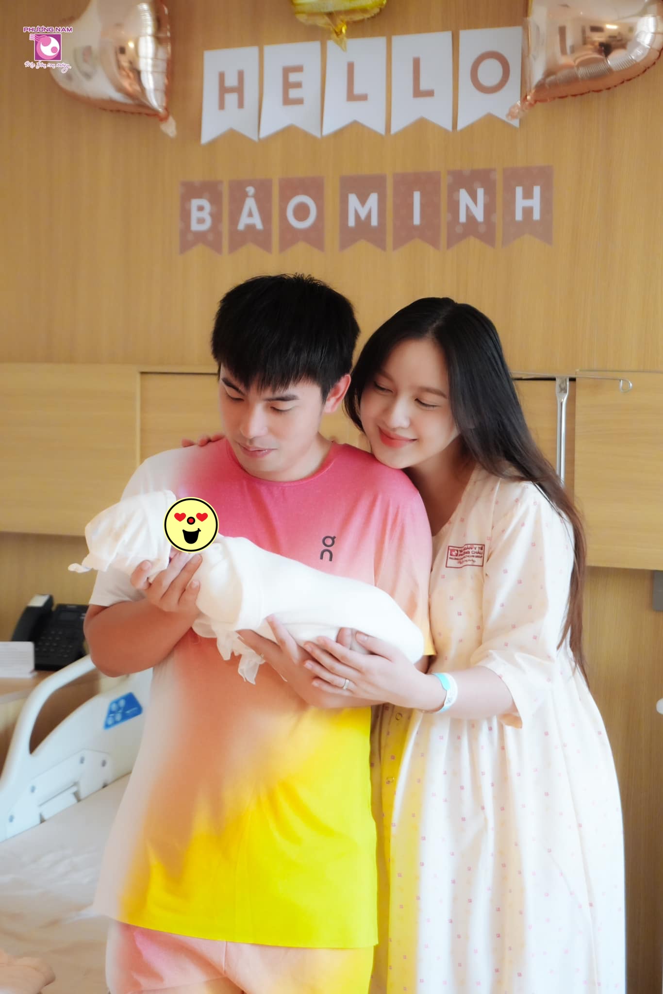 Hé lộ tên khai sinh của thiếu gia “ngậm thìa vàng”, dâu hào môn vừa sinh xong đã gây sốt vì nhan sắc- Ảnh 1. Hé lộ tên khai sinh của thiếu gia “ngậm thìa vàng”, dâu hào môn vừa sinh xong đã gây sốt vì nhan sắc- Ảnh 1.