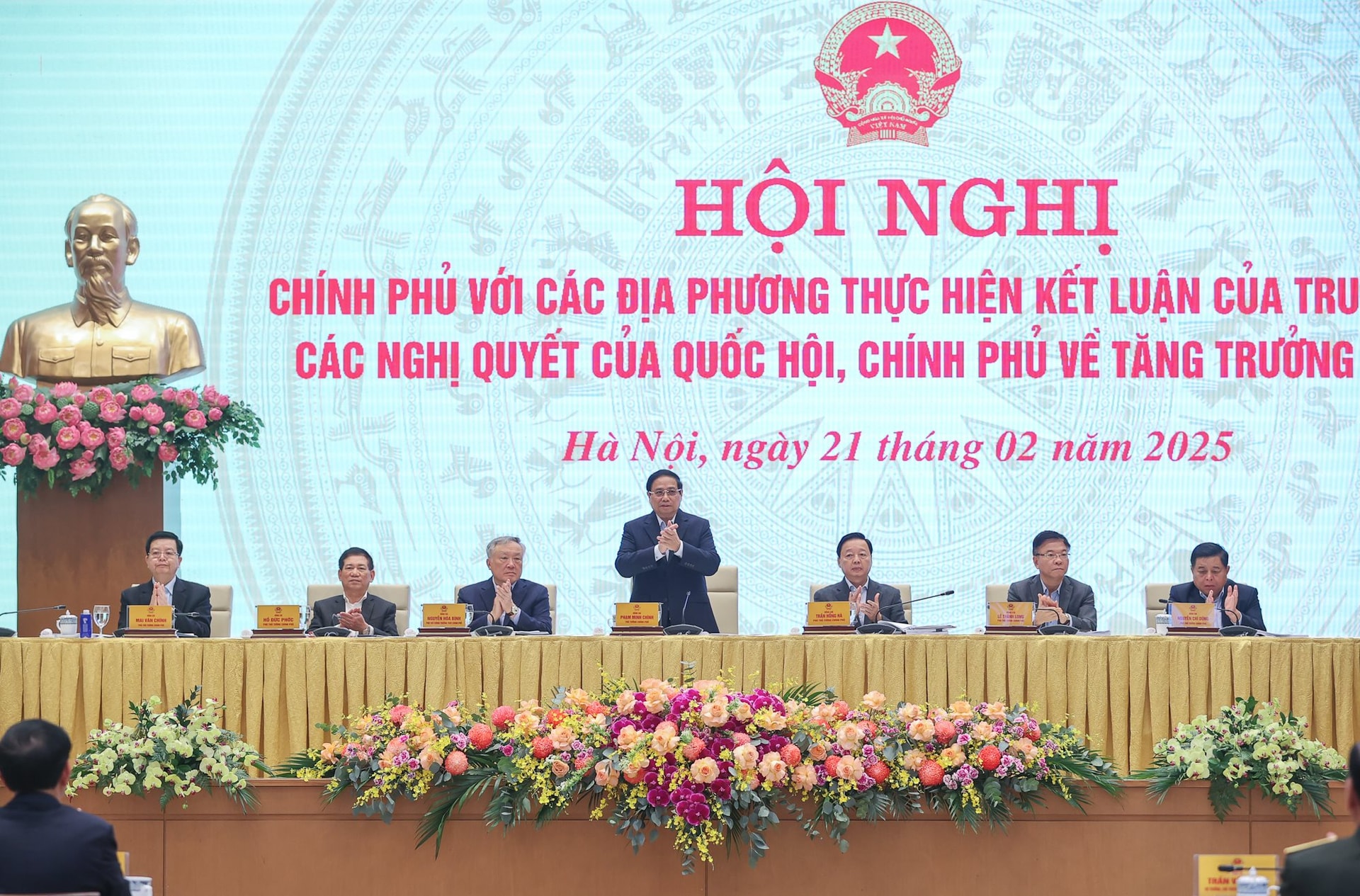 Thủ tướng vừa đề nghị Ngân hàng Nhà nước làm 1 việc cho người trẻ dưới 35 tuổi - Ảnh 2.