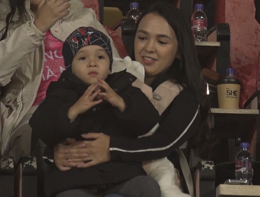 Cam thường tóm dính vợ Việt kiều của Nguyễn Filip, nhan sắc mẹ hai con không cần make up vẫn “không đùa được đâu" - Ảnh 3. Cam thường tóm dính vợ Việt kiều của Nguyễn Filip, nhan sắc mẹ hai con không cần make up vẫn “không đùa được đâu" - Ảnh 3.