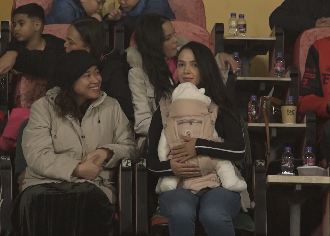 Cam thường tóm dính vợ Việt kiều của Nguyễn Filip, nhan sắc mẹ hai con không cần make up vẫn “không đùa được đâu" - Ảnh 5. Cam thường tóm dính vợ Việt kiều của Nguyễn Filip, nhan sắc mẹ hai con không cần make up vẫn “không đùa được đâu" - Ảnh 5.