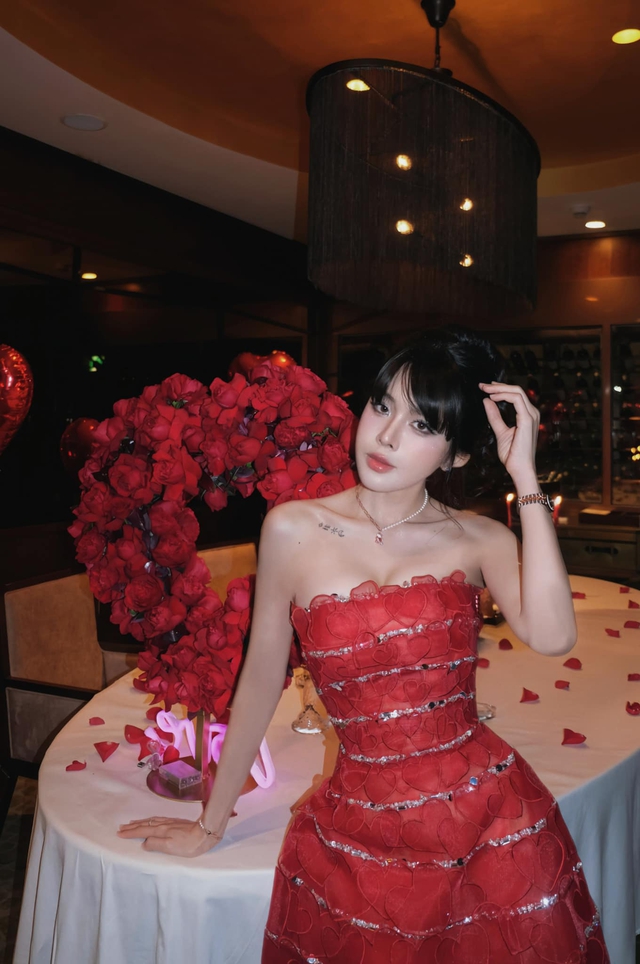 Bạn gái Văn Thanh khoe biến động số dư dài dằng dặc, 2 tháng đã kiếm tới 6 tỷ, sao mà giàu thế!- Ảnh 3. Bạn gái Văn Thanh khoe biến động số dư dài dằng dặc, 2 tháng đã kiếm tới 6 tỷ, sao mà giàu thế!- Ảnh 3.