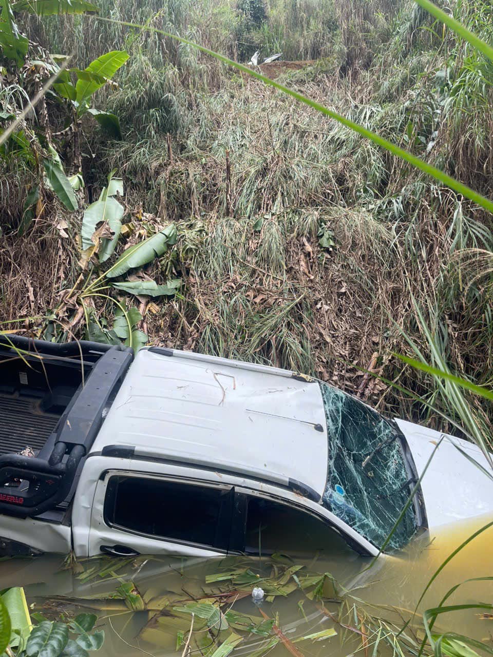 Vụ xe ô tô lăn 40 mét xuống vực, Hoàng Mập hé lộ tình tiết mới, thốt lên: “Ông bà độ, trời phật thương” - Ảnh 1.