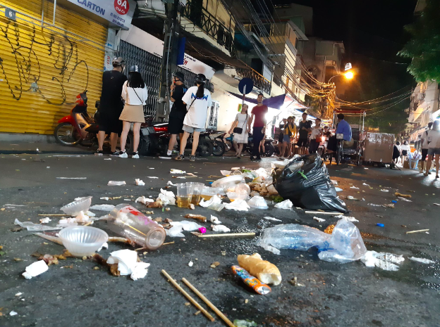 H&agrave; Nội lắp camera "phạt nguội" người vứt r&aacute;c bừa b&atilde;i - Ảnh 1.