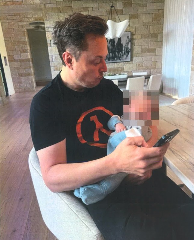 Nữ nhà văn kiện Elon Musk - Ảnh 2. Nữ nhà văn kiện Elon Musk - Ảnh 2.