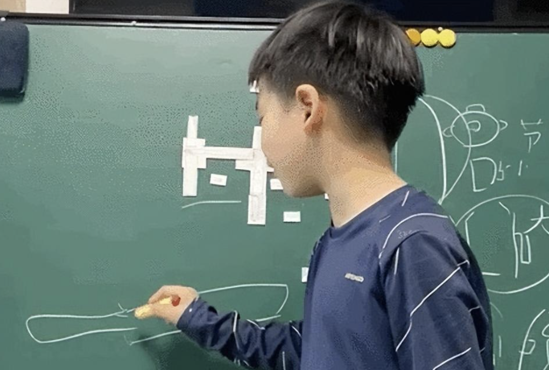 Kỳ tích của thần đồng Nghiêm Hồng Sâm: Từ sửa lỗi cung Thiên văn đến chế tạo tên lửa - Ảnh 3. Kỳ tích của thần đồng Nghiêm Hồng Sâm: Từ sửa lỗi cung Thiên văn đến chế tạo tên lửa - Ảnh 3.