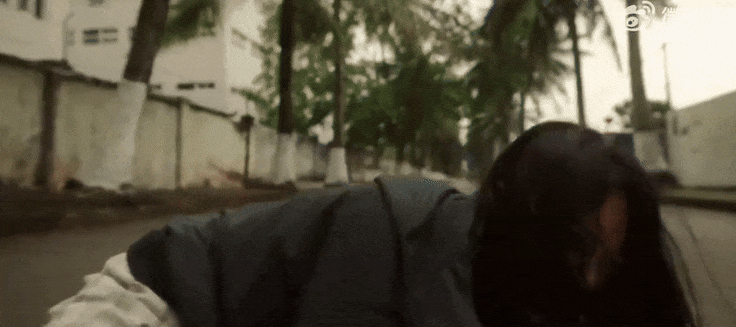 MXH náo loạn vì 1 nữ diễn viên bị ô tô đâm trúng đầu, số phận của nạn nhân khiến hàng triệu người lo lắng - Ảnh 2. MXH náo loạn vì 1 nữ diễn viên bị ô tô đâm trúng đầu, số phận của nạn nhân khiến hàng triệu người lo lắng - Ảnh 2.