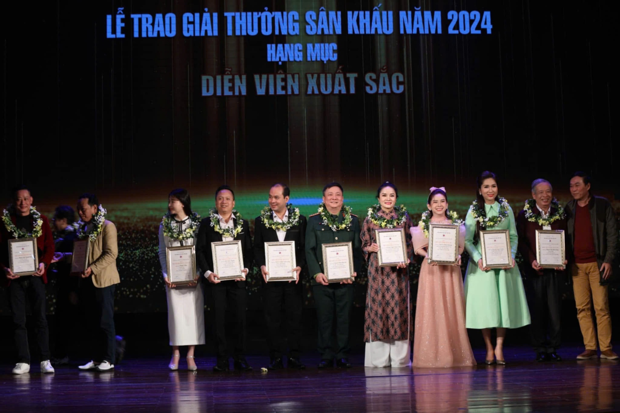 B&igrave;nh Tinh đoạt giải "Diễn vi&ecirc;n cải lương xuất sắc nhất" năm 2024 - Ảnh 2.