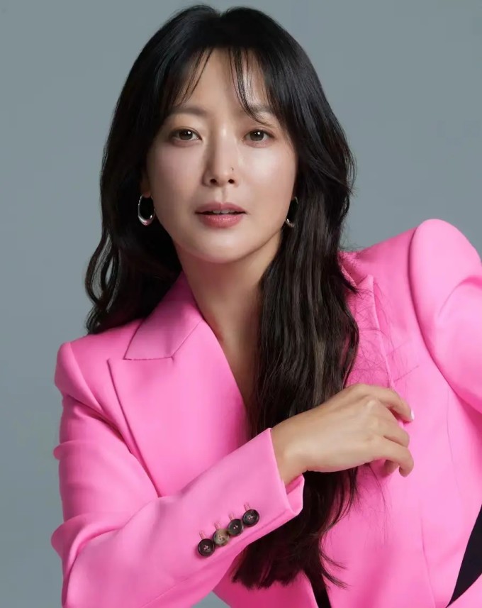 "Đệ nhất mỹ nh&acirc;n xứ H&agrave;n" từng nhận đẹp hơn Song Hye Kyo, U50 trẻ như đ&ocirc;i mươi nhờ 1 loại nước ở Việt Nam - Ảnh 5.