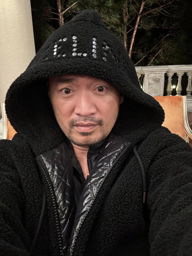 Tiến Luật cầu xin khán giả - Ảnh 1.