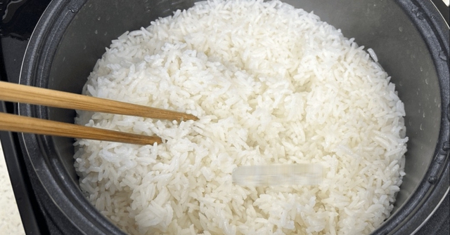 Cho 2 thứ vào nồi cơm điện, điều "thần kỳ" xảy ra khiến tôi tiếc ròng vì biết quá muộn - Ảnh 1.