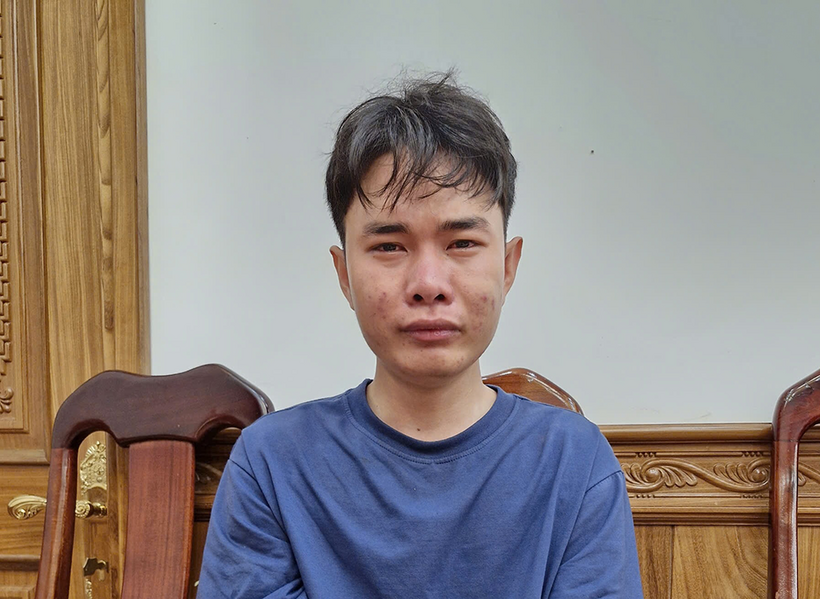 Vụ cướp cửa h&agrave;ng FPT Thủ Đức: Sinh vi&ecirc;n năm 4 bật kh&oacute;c khi bị bắt - Ảnh 1.