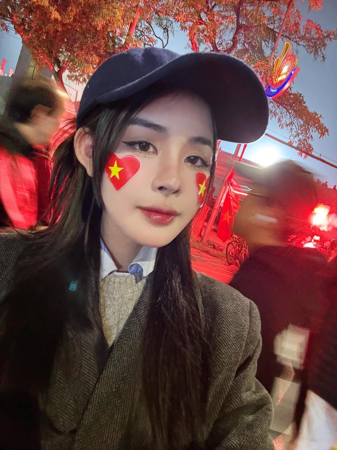 Văn Thanh bất ngờ xuất hiện với chiếc v&aacute;y nổi nhất MXH, bạn g&aacute;i rid kid hoang mang khi ph&aacute;t hiện ra sự thật- Ảnh 3.