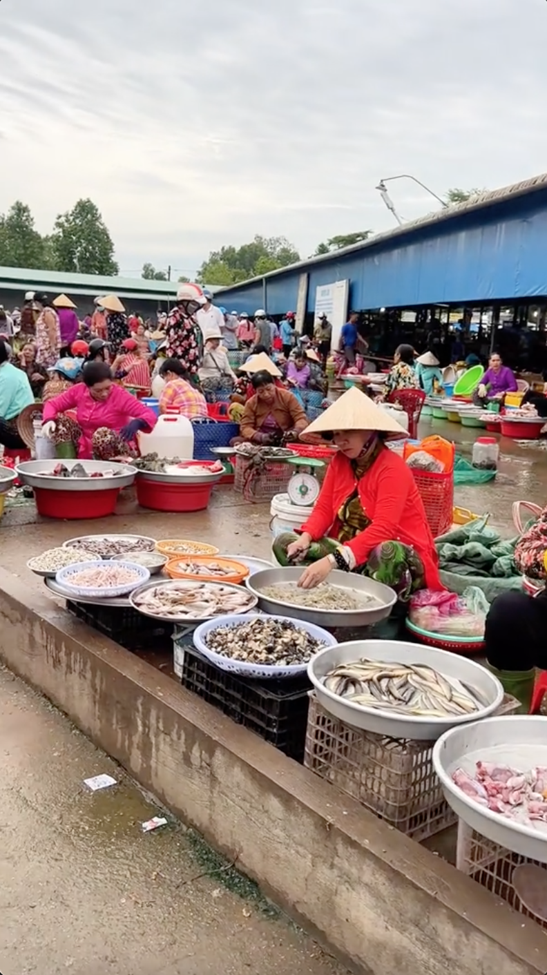 Giật m&igrave;nh với bức ảnh khu chợ miền T&acirc;y nh&igrave;n từ tr&ecirc;n cao: Chỉ c&oacute; 1 tại Việt Nam, nhiều người kh&ocirc;ng tin l&agrave; thật- Ảnh 5.