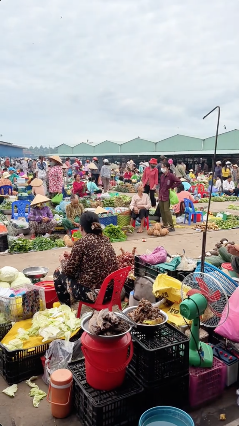 Giật m&igrave;nh với bức ảnh khu chợ miền T&acirc;y nh&igrave;n từ tr&ecirc;n cao: Chỉ c&oacute; 1 tại Việt Nam, nhiều người kh&ocirc;ng tin l&agrave; thật- Ảnh 9.