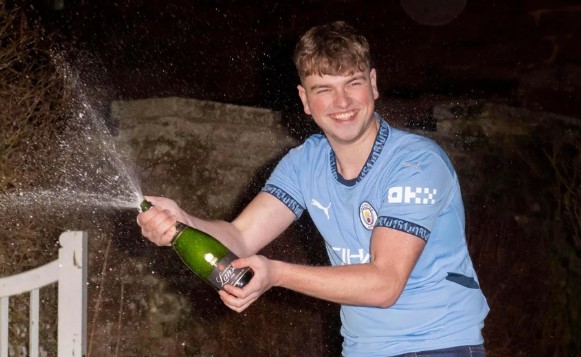 Tr&uacute;ng số hơn 19 tỷ đồng, &ocirc;ng l&atilde;o c&oacute; phản ứng "lạ" - Ảnh 2.