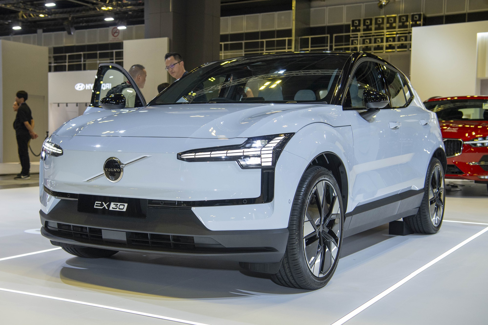 Ô tô điện toàn cầu: Ảnh hưởng từ chính sách của Tổng thống Trump? - Ảnh 2. Ô tô điện toàn cầu: Ảnh hưởng từ chính sách của Tổng thống Trump? - Ảnh 2.